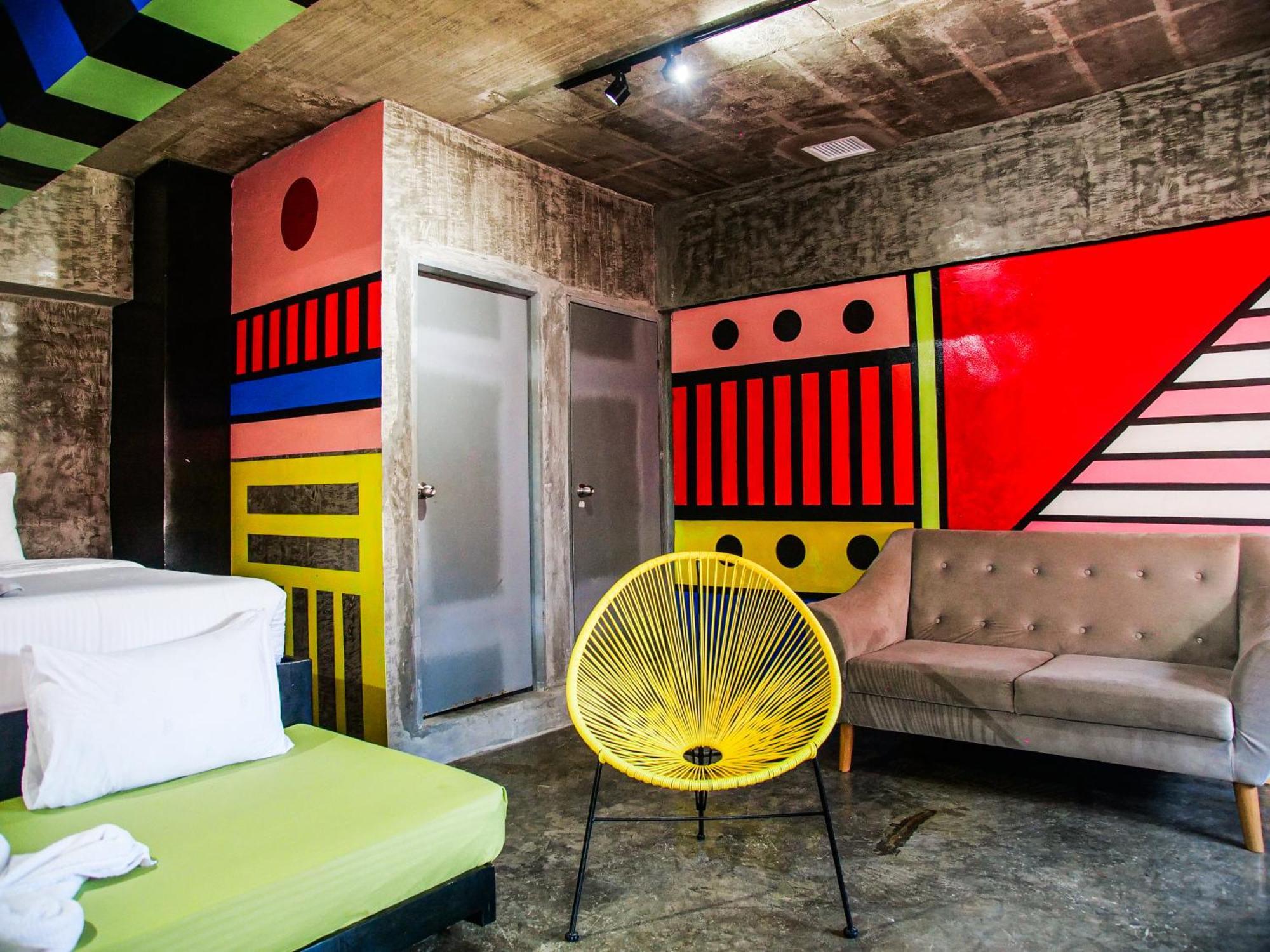 D522 Hostel At Kiener Hills - Near Cebu Airport Мактан Екстериор снимка